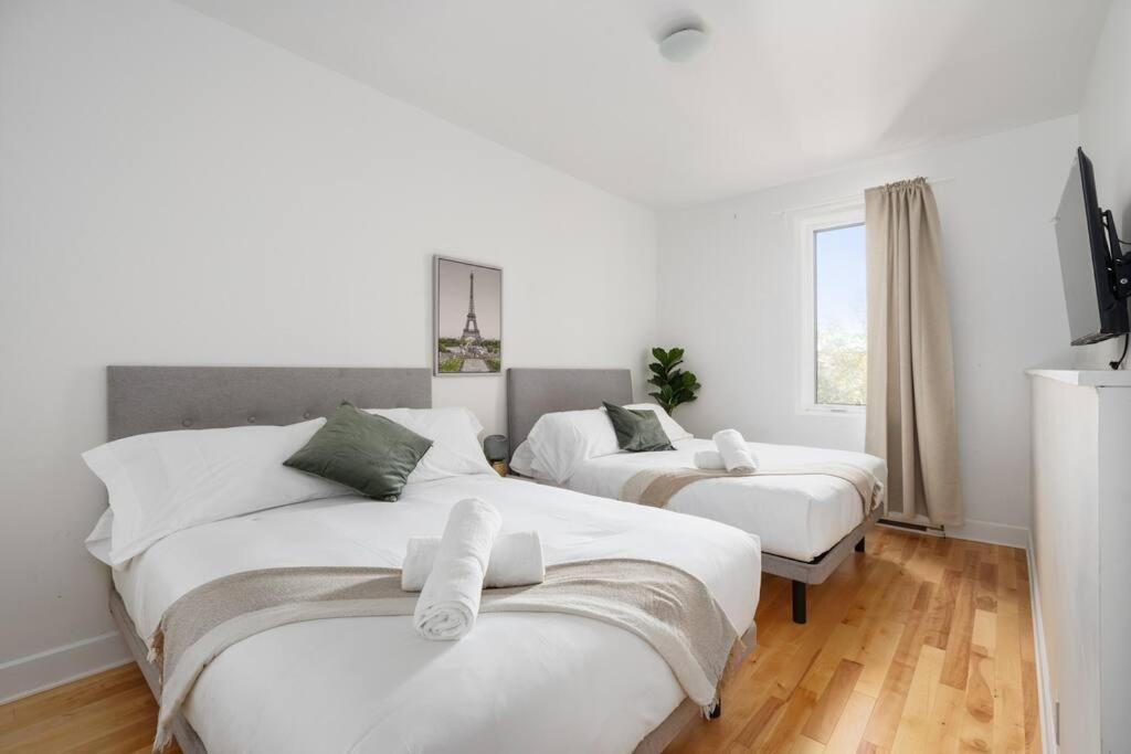 モントリオールChic Mile-End 3Br Getaway - Free Parking, Sleeps 8アパートメント エクステリア 写真