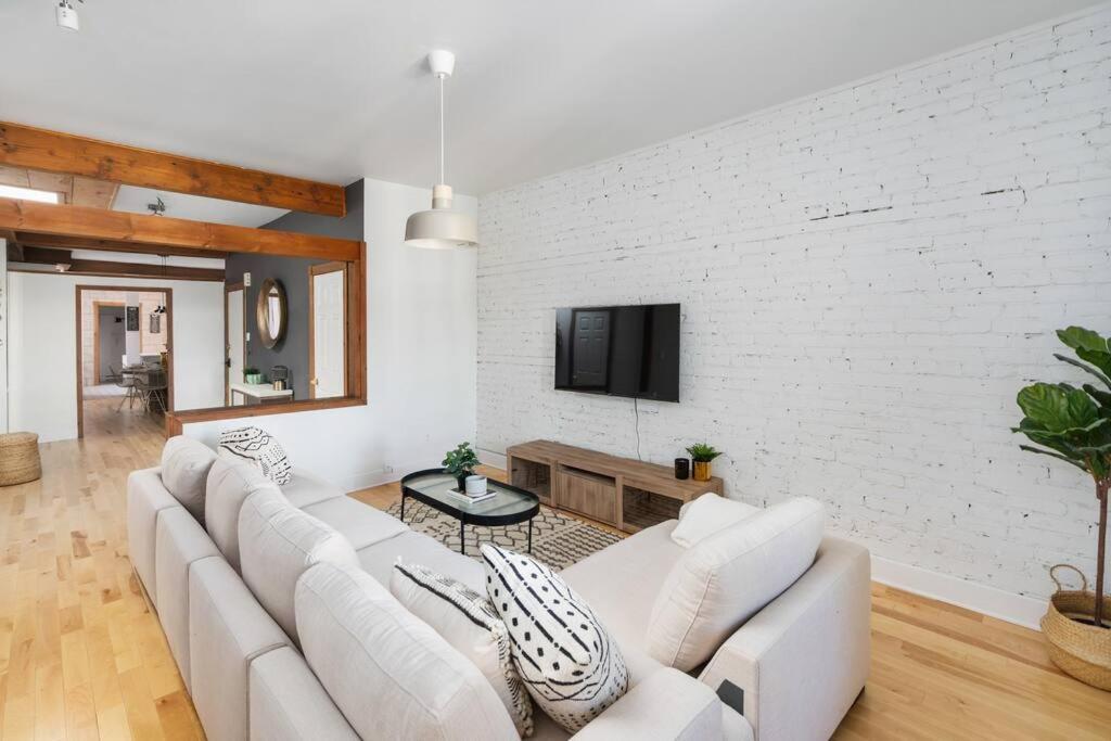 モントリオールChic Mile-End 3Br Getaway - Free Parking, Sleeps 8アパートメント エクステリア 写真