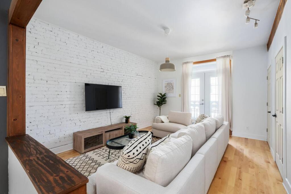 モントリオールChic Mile-End 3Br Getaway - Free Parking, Sleeps 8アパートメント エクステリア 写真