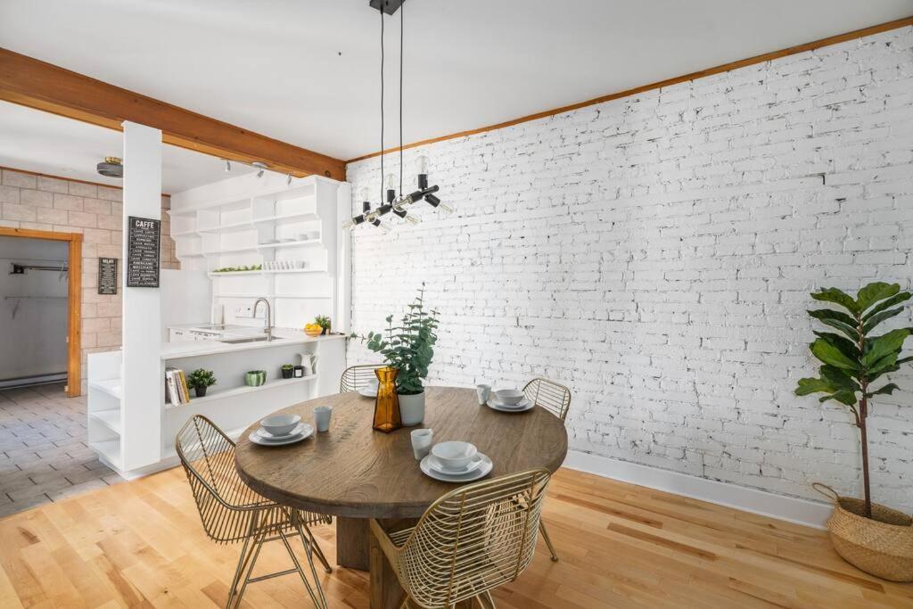 モントリオールChic Mile-End 3Br Getaway - Free Parking, Sleeps 8アパートメント エクステリア 写真